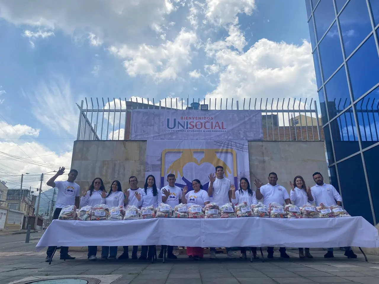 Voluntarios de Unisocial en una jornada solidaria